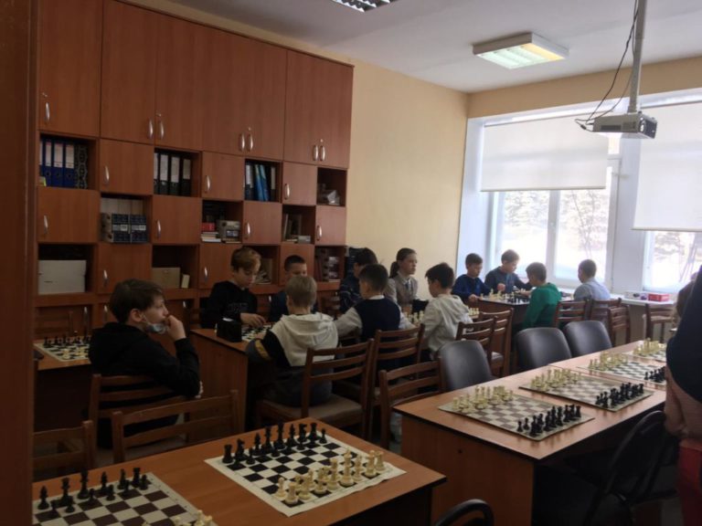 26 февраля на базе ЦДТ «Факел» прошли спортивные соревнования по быстрым шахматам среди учащихся МБОУ «Лицей Технополис».